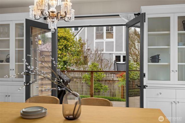 2502 E Roanoke Street, Seattle, WA 98112