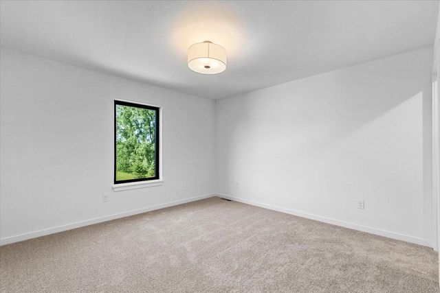 W251N2385 Valleyview CIRCLE, Pewaukee, WI 53072