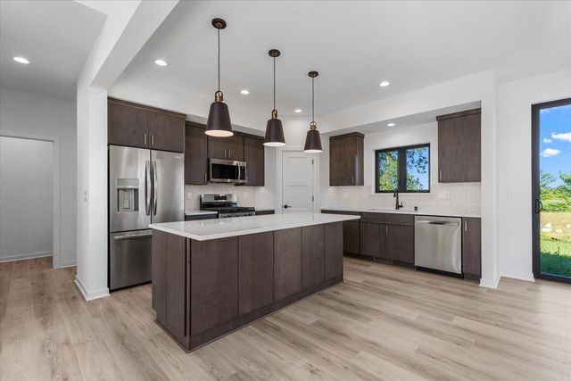 W251N2385 Valleyview CIRCLE, Pewaukee, WI 53072