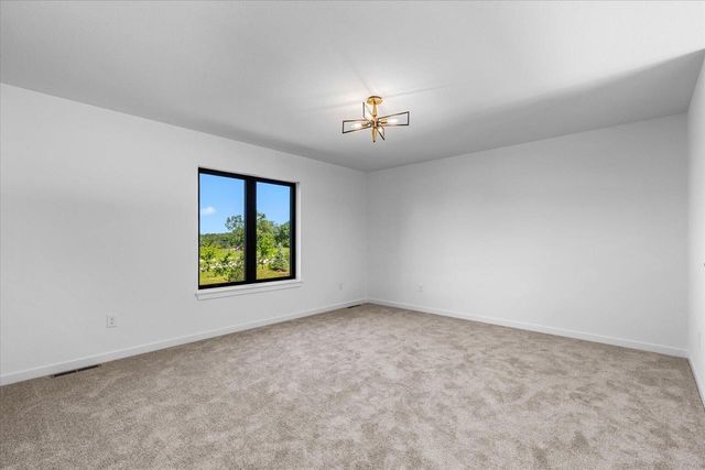 W251N2385 Valleyview CIRCLE, Pewaukee, WI 53072