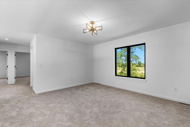 W251N2385 Valleyview CIRCLE, Pewaukee, WI 53072