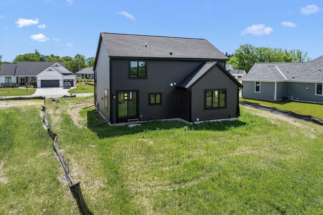 W251N2385 Valleyview CIRCLE, Pewaukee, WI 53072