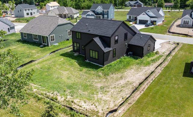 W251N2385 Valleyview CIRCLE, Pewaukee, WI 53072