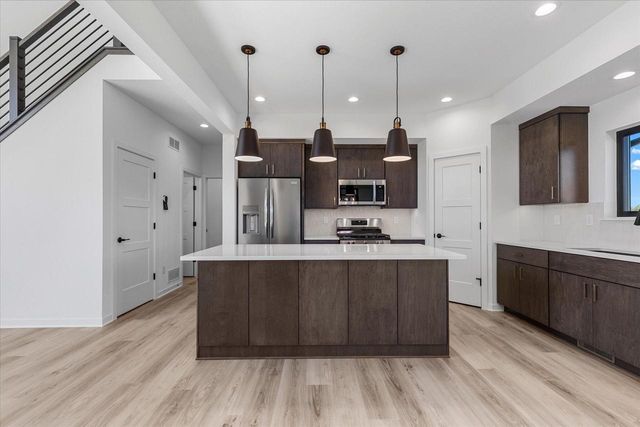 W251N2385 Valleyview CIRCLE, Pewaukee, WI 53072
