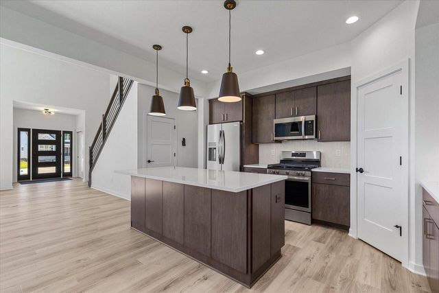W251N2385 Valleyview CIRCLE, Pewaukee, WI 53072