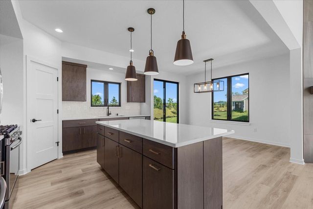 W251N2385 Valleyview CIRCLE, Pewaukee, WI 53072