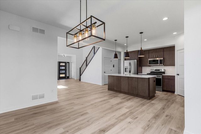 W251N2385 Valleyview CIRCLE, Pewaukee, WI 53072