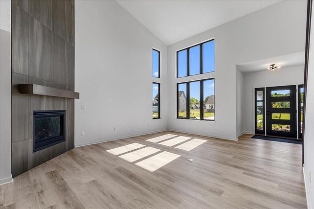 W251N2385 Valleyview CIRCLE, Pewaukee, WI 53072