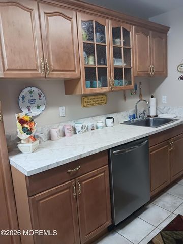 28 Meadow Green Circle F, Englishtown, NJ 07726
