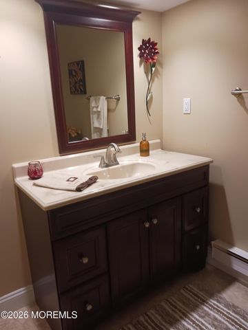 28 Meadow Green Circle F, Englishtown, NJ 07726