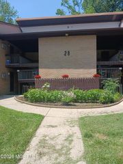 28 Meadow Green Circle F, Englishtown, NJ 07726