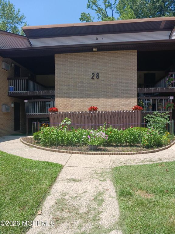 28 Meadow Green Circle F, Englishtown, NJ 07726