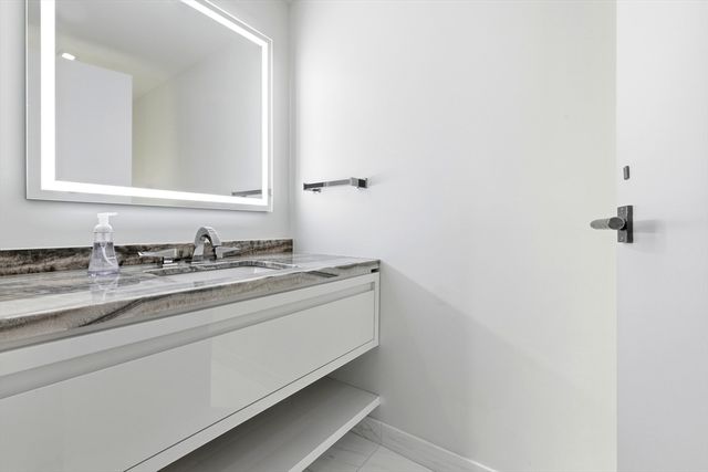 150 Seaport Blvd 8A, Boston, MA 02210