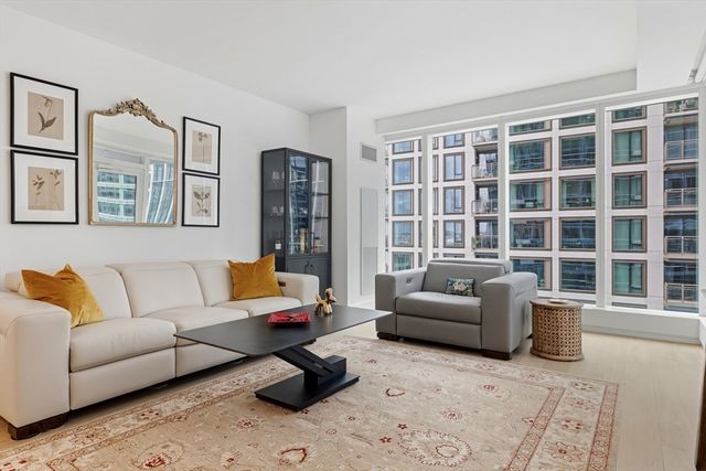 150 Seaport Blvd 8A, Boston, MA 02210