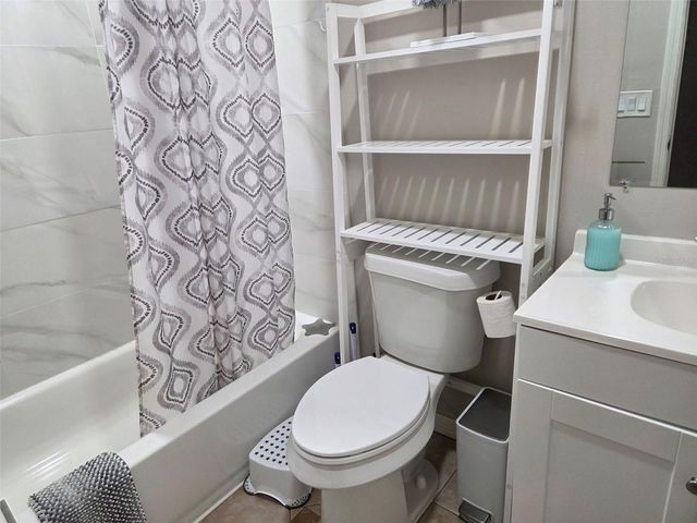 8024 CANDLEWOODE DRIVE, Largo, FL 33773
