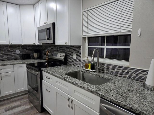 8024 CANDLEWOODE DRIVE, Largo, FL 33773