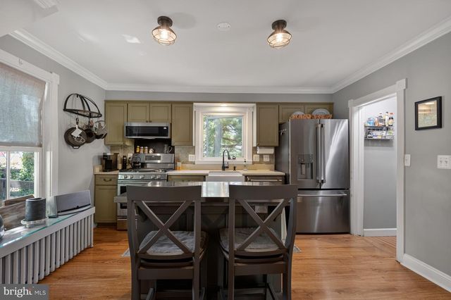 18 E LOUDOUN ST, Round Hill, VA 20141