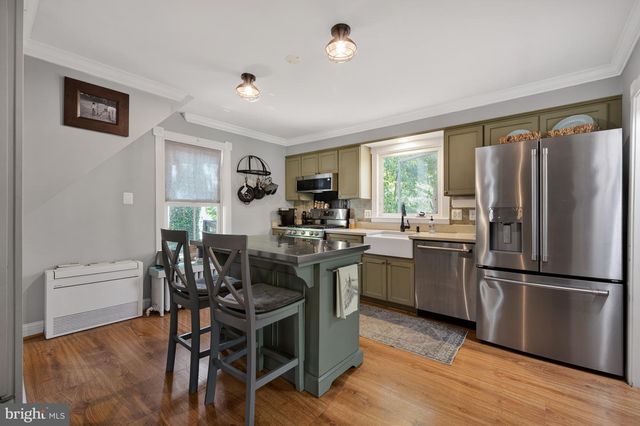 18 E LOUDOUN ST, Round Hill, VA 20141