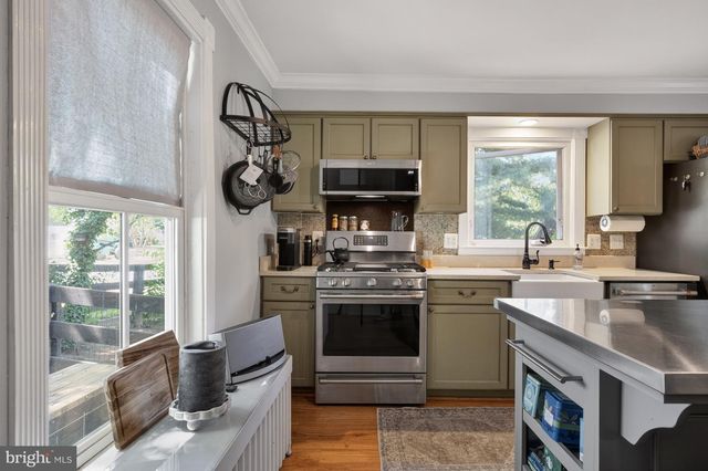 18 E LOUDOUN ST, Round Hill, VA 20141