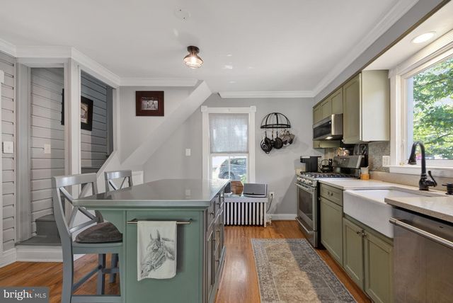 18 E LOUDOUN ST, Round Hill, VA 20141