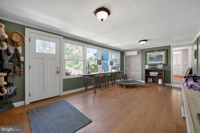 18 E LOUDOUN ST, Round Hill, VA 20141