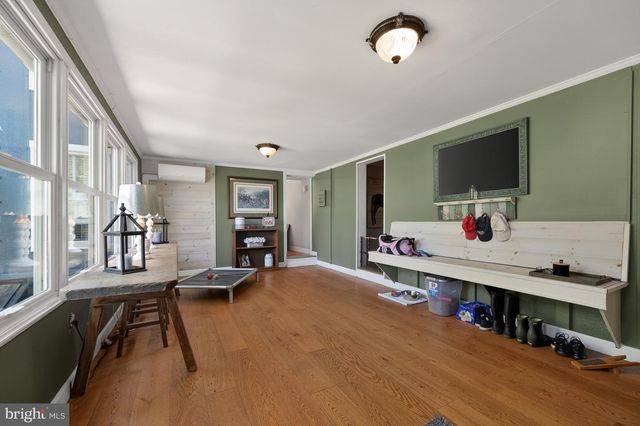 18 E LOUDOUN ST, Round Hill, VA 20141