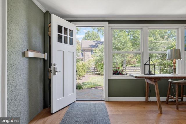 18 E LOUDOUN ST, Round Hill, VA 20141