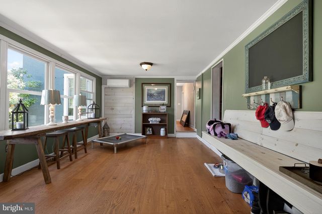 18 E LOUDOUN ST, Round Hill, VA 20141
