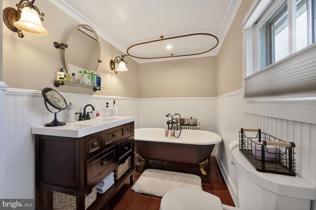 18 E LOUDOUN ST, Round Hill, VA 20141