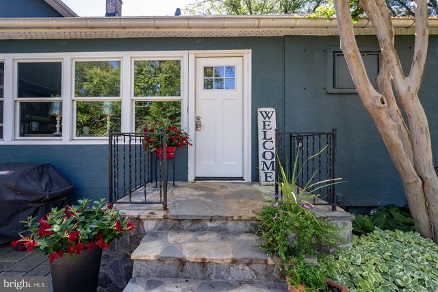 18 E LOUDOUN ST, Round Hill, VA 20141