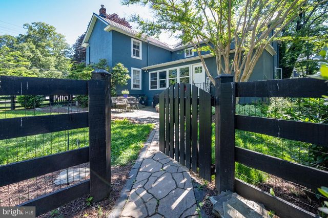 18 E LOUDOUN ST, Round Hill, VA 20141