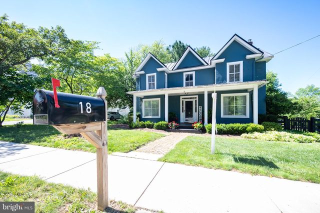 18 E LOUDOUN ST, Round Hill, VA 20141