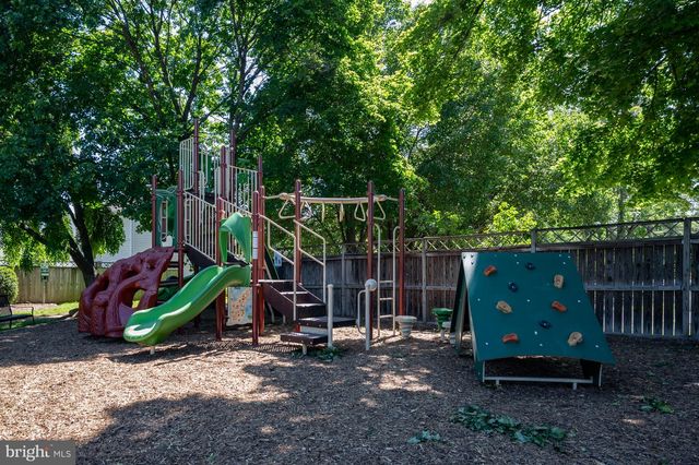 18 E LOUDOUN ST, Round Hill, VA 20141