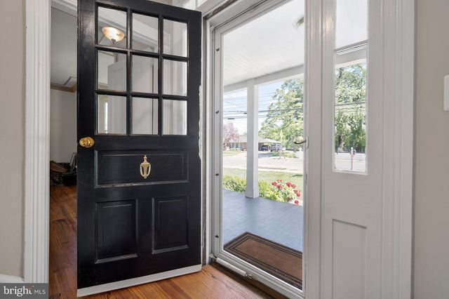 18 E LOUDOUN ST, Round Hill, VA 20141