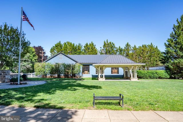 18 E LOUDOUN ST, Round Hill, VA 20141
