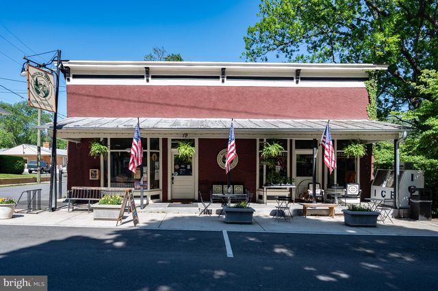18 E LOUDOUN ST, Round Hill, VA 20141