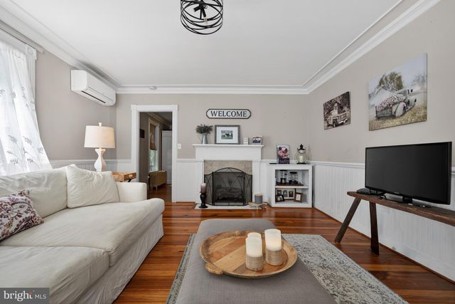 18 E LOUDOUN ST, Round Hill, VA 20141