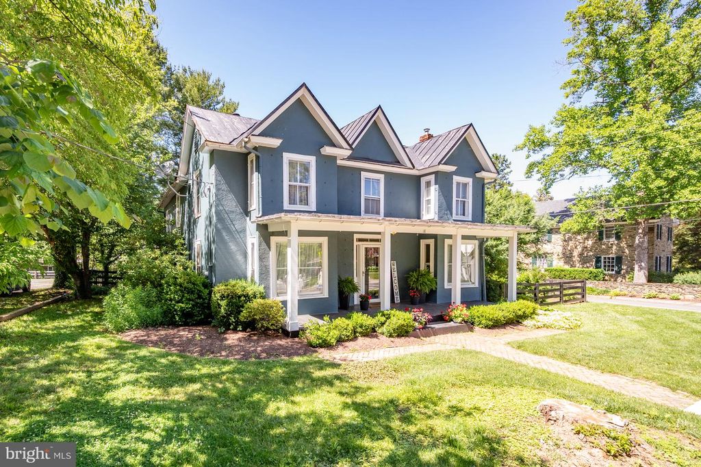 18 E LOUDOUN ST, Round Hill, VA 20141