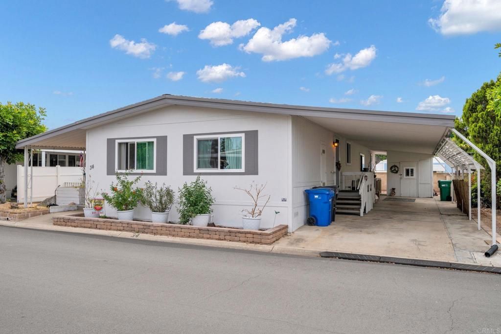 Image 4 of property listing at 9255 N Magnolia Avenue 34, Santee, CA 92071