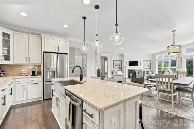 2213 Lincolnshire Lane, Waxhaw, NC 28173