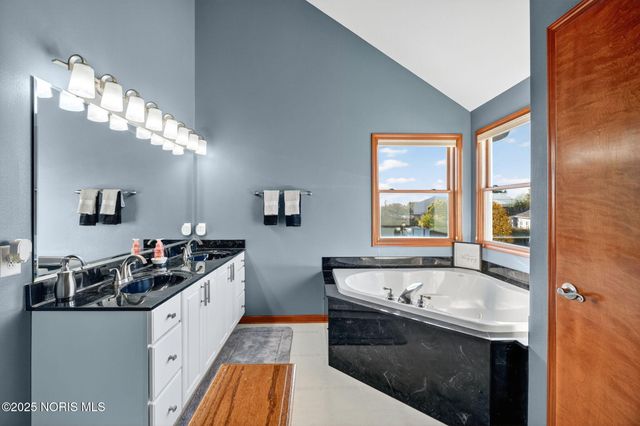 664 Little Creek Drive, Perrysburg, OH 43551