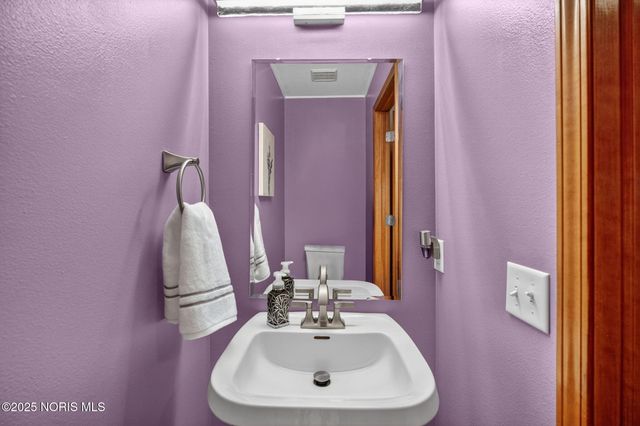 664 Little Creek Drive, Perrysburg, OH 43551