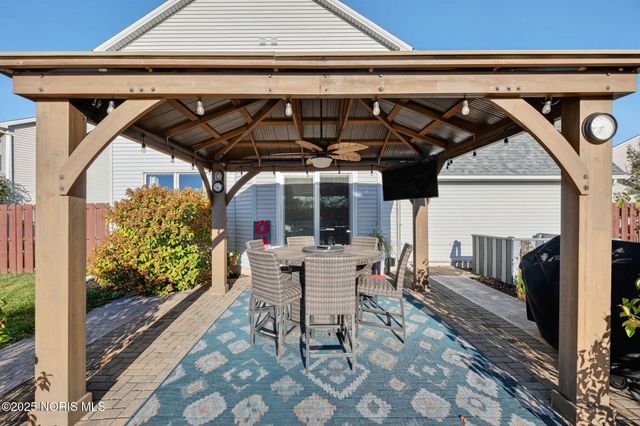 664 Little Creek Drive, Perrysburg, OH 43551