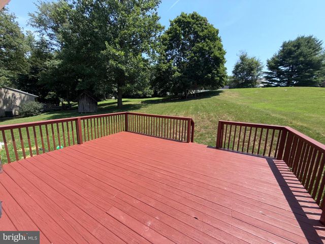 15 DEN MAR DR, Holtwood, PA 17532