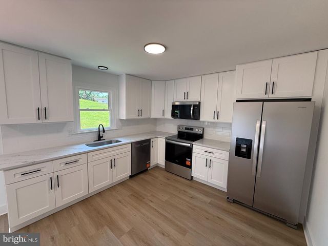 15 DEN MAR DR, Holtwood, PA 17532