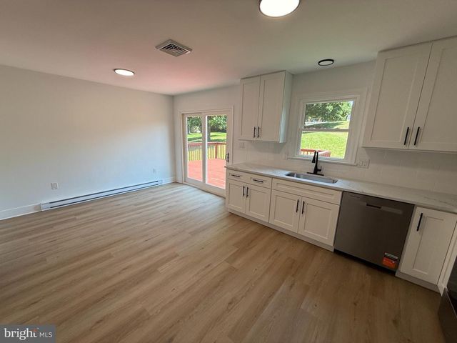 15 DEN MAR DR, Holtwood, PA 17532