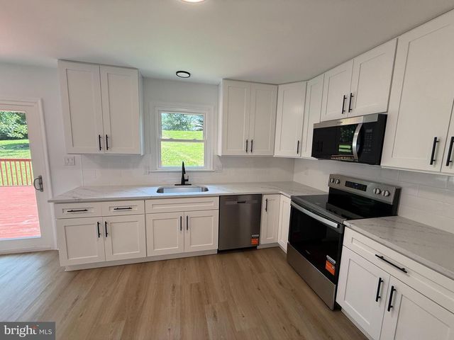 15 DEN MAR DR, Holtwood, PA 17532