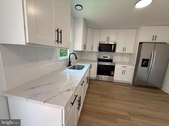 15 DEN MAR DR, Holtwood, PA 17532