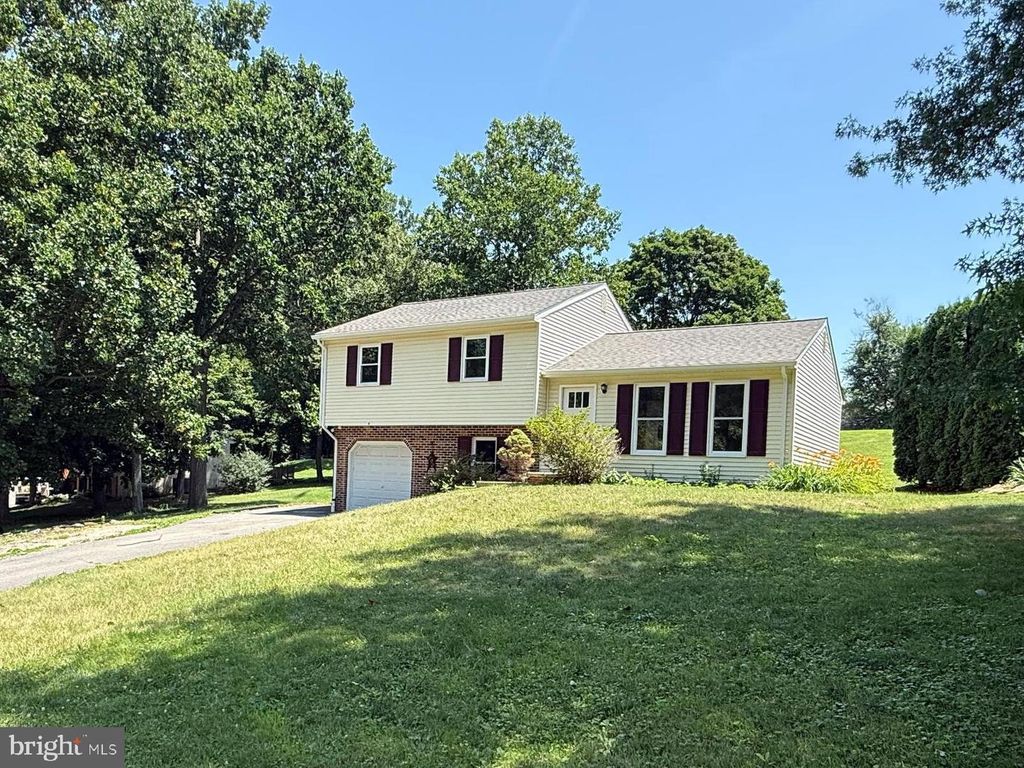 15 DEN MAR DR, Holtwood, PA 17532