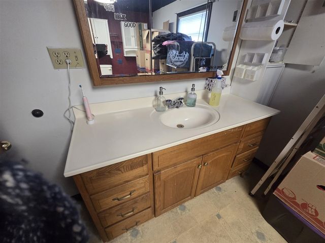 158 W Saint Joe Street, Hillsdale, MI 49242